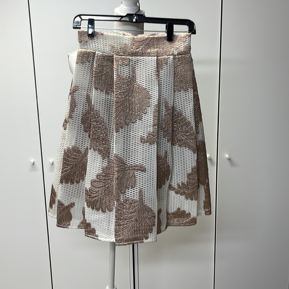 NWOT EYEDOLL Mesh pleated skirt w/ rose gold pattern size 4/36 designed in Paris - Picture 3 of 7
